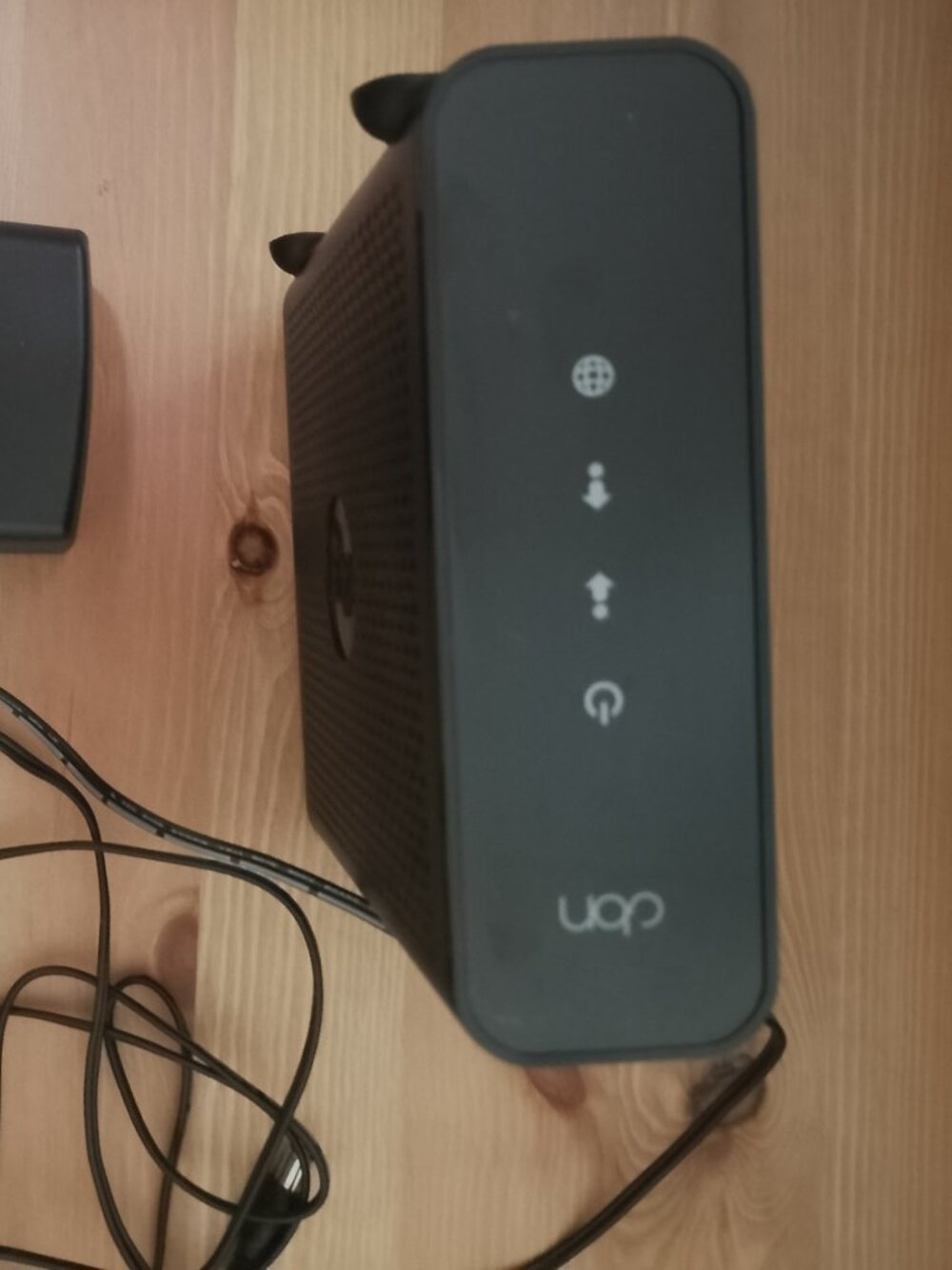 CBN CD8000 Cable Modem and Power Adapter
